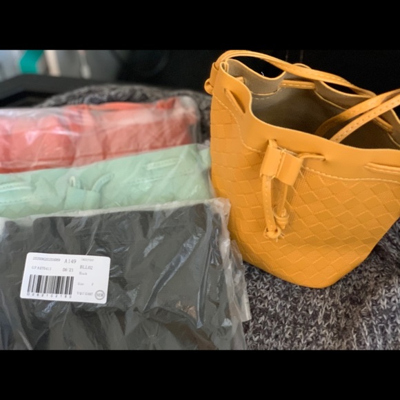 Mini bag with FREE GIFT 🎁 - Picture 2 of 3